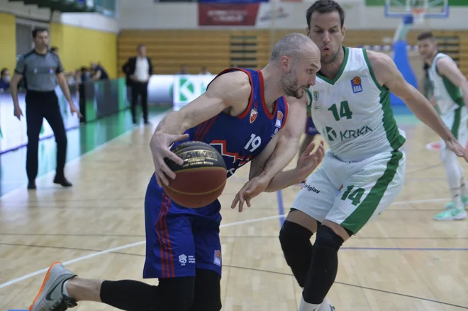 Lanski Olimpijin adut Marko Simonović (levo) je bil najučinkovitejši v Novem mestu. FOTO: ABA