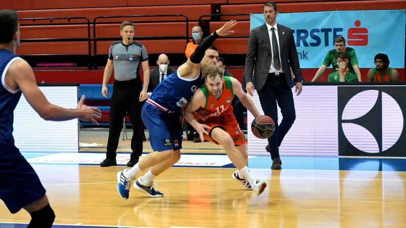 Fotografija: Jaka Blažič je v Zagrebu izkoristil le enega od osmih metov iz igre in zgrešil štiri proste mete. FOTO: ABA