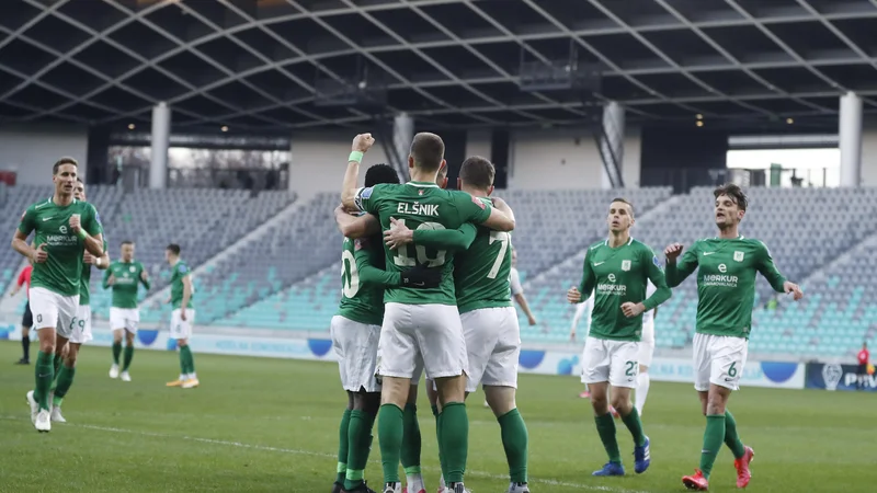 Fotografija: Nogometašem Olimpije se nasmiha lepa priložnost v boju za naslov prvaka. FOTO: Leon Vidic