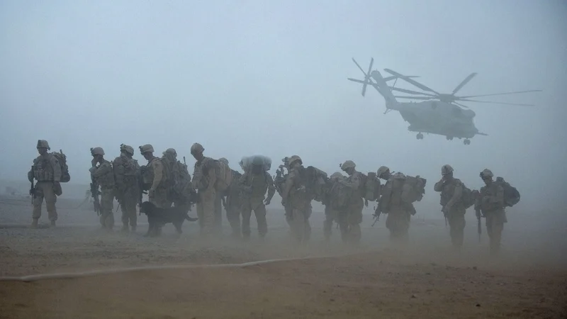 Fotografija: Vlada bo za vojsko kupovala transpotna letala in helikopterje. FOTO: Manpreet Romana/AFP