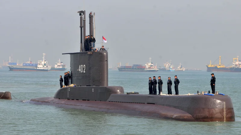 Fotografija: Podmornica KRI Nanggala 402 je včeraj sodelovala na vojaški vaji indonezijske mornarice, med vajo pa se niso več oglasili na načrtovan klic. FOTO: Reuters