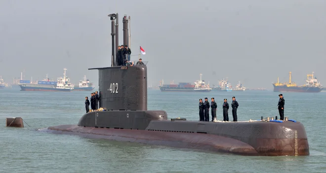 Podmornica KRI Nanggala 402 je včeraj sodelovala na vojaški vaji indonezijske mornarice, med vajo pa se niso več oglasili na načrtovan klic. FOTO: Reuters