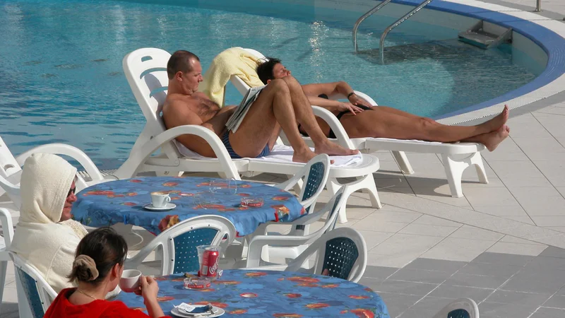 Fotografija: V ponedeljek se lahko odprejo turistične nastanitve, a le do trideset sob (ne glede na velikost samega objekta). FOTO: Boris Šuligoj/Delo