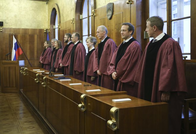 Ustavni sodniki so se hitro prilagodili spremenjenim razmeram, zato delo ni trpelo. FOTO: Jože Suhadolnik/Delo