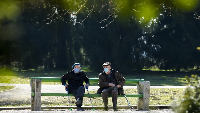 Fotografija: Uvedba socialne kapice bi za pokojninsko varnost pomenila od 70 do 100 milijonov evrov primanjkljaja na leto. FOTO: Matej Družnik/Delo