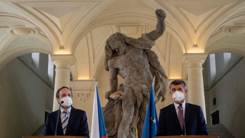 Fotografija: Češki zunanji minister Jakub Kulhanek in češki premier Andrej Babiš sta napovedala izgon nove skupine ruskih diplomatov. Foto: Michal Cizek/Afp
