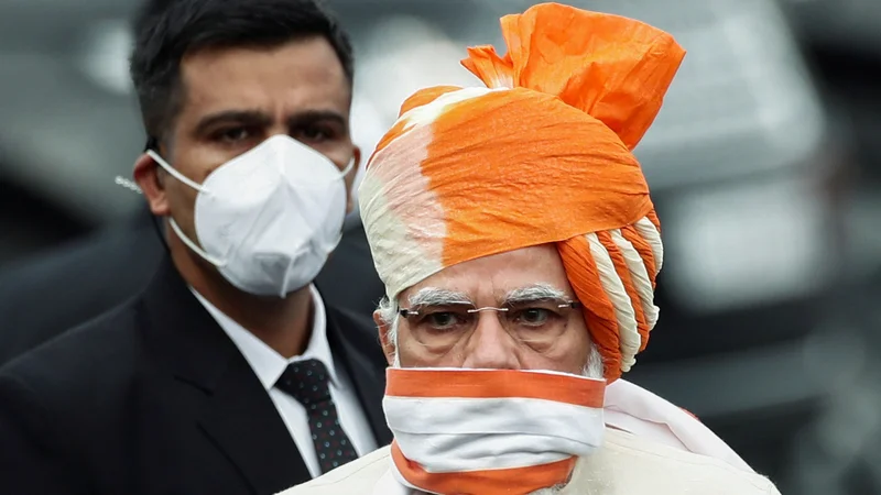 Fotografija: »Drugi val okužbe je izbruhnil kot vihar,« je dejal premier Narendra Modi. FOTO: Adnan Abidi/Reuters