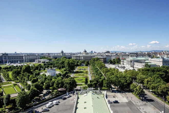 Ringstrasse je do danes ostala glavna ulica 19. stoletja. Njene stavbe tvorijo velik ansambel, za katerega obstaja posebno ime, kot stilski atribut: <em>Ringstrassearchitektur</em> (arhitektura Ringstrasse). FOTO: promocijsko gradivo