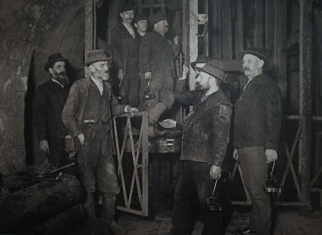 Obstajale so družine, ki so morale biti rudarske, in družine, ki so hotele biti izključno doktorske. FOTO: Jože Suhadolnik/Delo