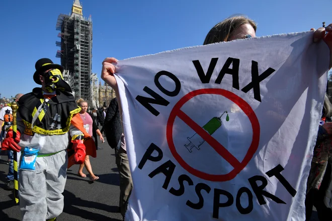 Demonstranti na protestu 'Združeni za svobodo'. FOTO: Toby Melville/Reuters