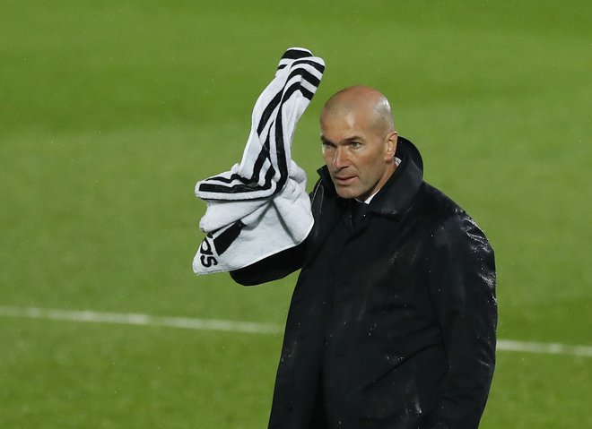 Realov trener Zinedine Zidane ni imel razlogov za veselje. FOTO: Juan Medina/AFP