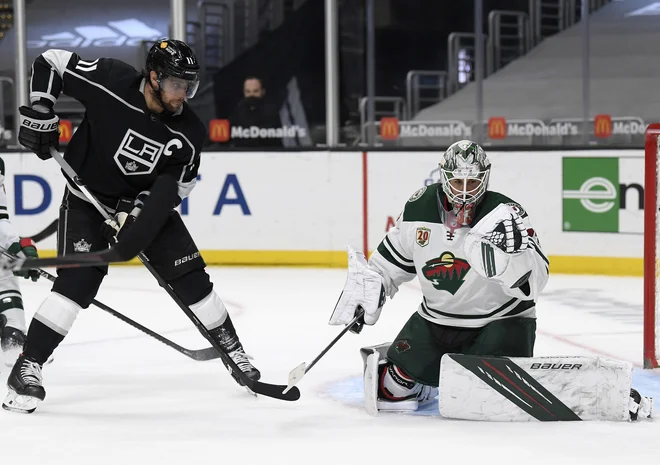 Anže Kopitar je v NHL zbral že 995 točk, tokrat pa mu proti Arizoni ni šlo. FOTO: Harry How/AFP