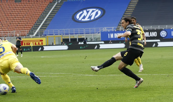 Inter je že drugič zapored na San Siru do zmage popeljal branilec Matteo Darmian. FOTO: Alessandro Garofalo/Reuters