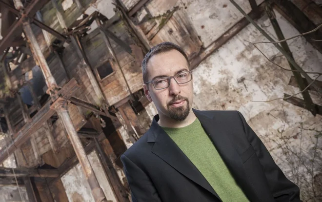 Tomislav Tomašević je bil z gibanjm Možemo!, ki ga vodi, na parlamenatrnih volitvah največje presenčenje. Ankete mu že napovedujejo gladko uvrstitev v drugi krog. FOTO: HINA