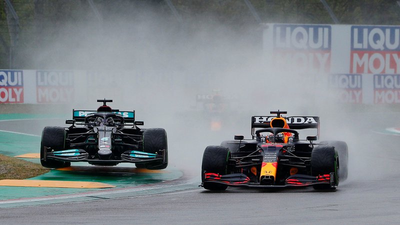 Fotografija: Dirkači F1 bodo lahko po novem osvajali točke že v kvalifikacijah.  FOTO: Guglielmo Mangiapane/Reuters