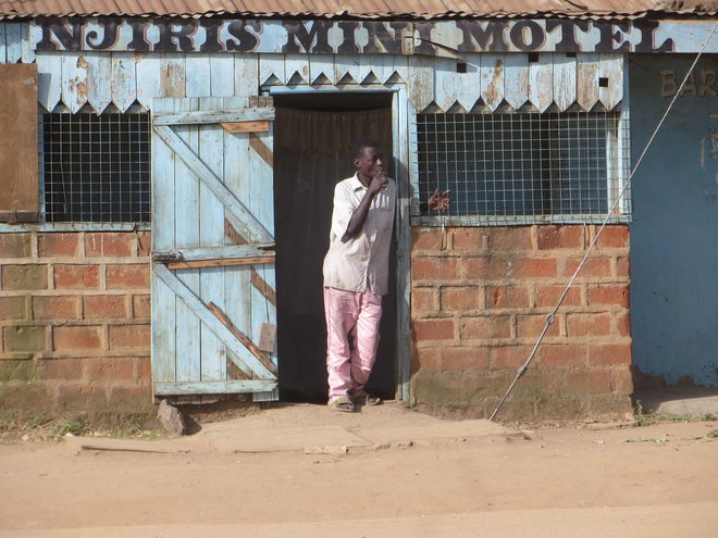 Bankomati v Keniji včasih delajo, včasih ne. FOTO: Alen Steržaj