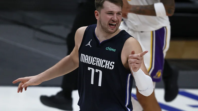 Fotografija: Luka Dončić v Sacramentu ni popeljal moštva do zmage, a je bil vseeno prvi igralec tekme in najboljši strelec. FOTO: Tom Pennington/AFP