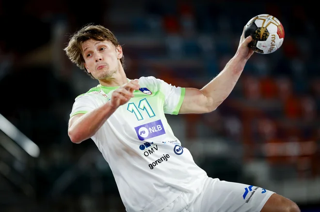 Slovenski kapetan Jure Dolenec je bil z 12 goli najučinkovitejši igralec tekme. FOTO: Jozo Čabraja /Kolektiff