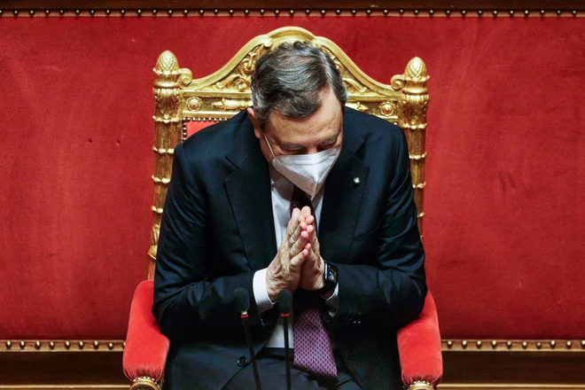 Italijanski premier Mario Draghi pred predstavitvijo nacionalnega načrta za okrevanje pred italijanskim senatom. FOTO: Gregorio Borgia/Afp