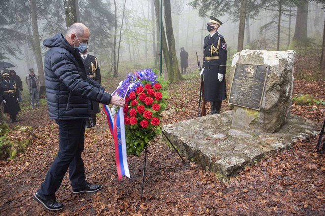 Predsednik vlade Janez Janša je položil venec k spomeniku TIGR.FOTO: Bor Slana/STA