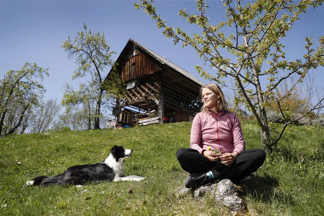 Petra vodi projekte, povezane s trajnost&shy;nim bivanjem, mladinske treninge in delavnice. FOTO: Leon Vidic