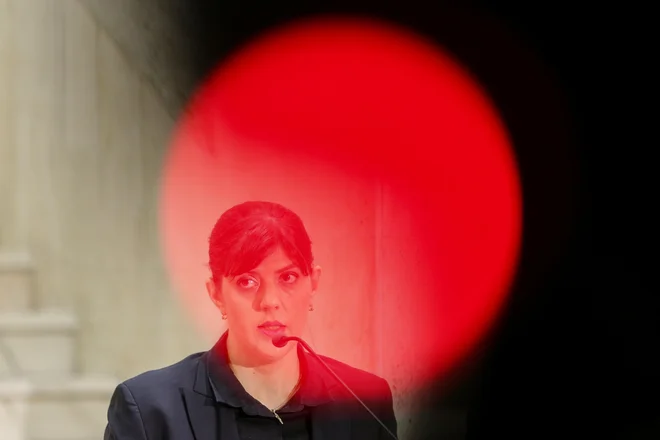 Iz Bruslja je pravosodna ministrica zaradi neimenovanja tožilcev dobila novo pismo, tokrat prve evropske tožilke Laure Kovesi.&nbsp; Ta se je v ponedeljek pogovorila tudi s predsednico državnotožilskega sveta Tamaro Gregorčič in generalnim državnim tožilcem Dragom Šketo. FOTO: Inquam Photos Reuters