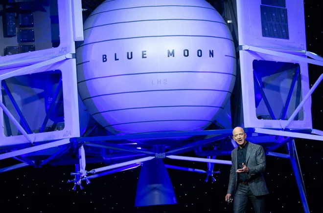 Jeff Bezos je vložil pritožbo zaradi Nasine izbire. FOTO:&nbsp;Saul Loeb/AFP