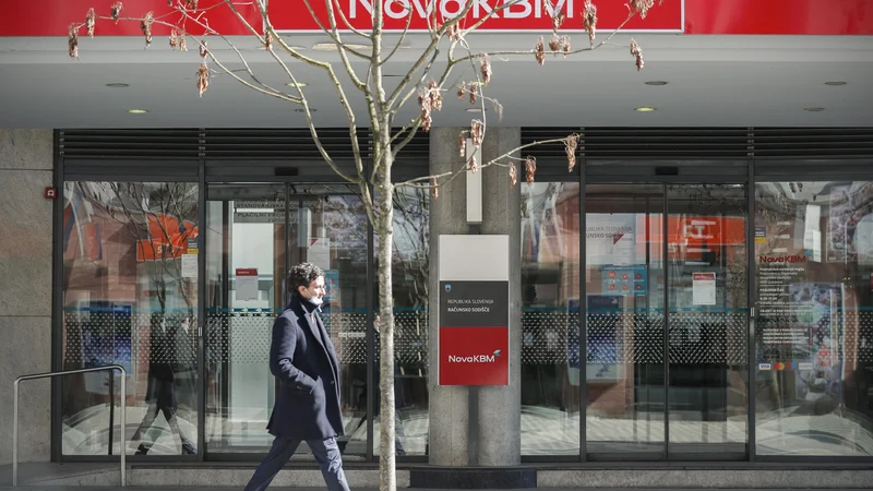 Fotografija: Uporaba digitalnih bančnih storitev razbremenjuje bančne poslovalnice rutinskih opravil. FOTO: Uroš Hočevar