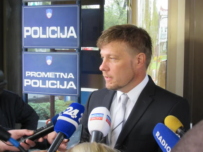 Osumljenec se pri prijetju, ki ga je izvedla policijska specialna enota, ni upiral, je povedal vodja Sektorja kriminalistične policije na Policijski upravi Kranj Primož Donoša. FOTO: Blaž Račič