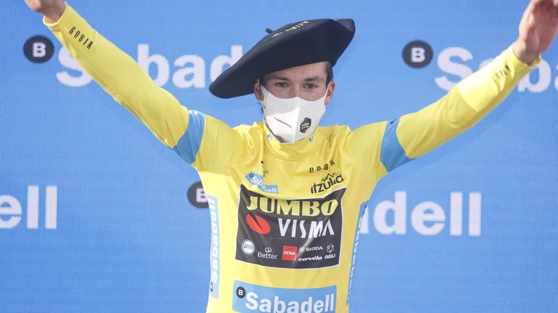 Fotografija: Primož Roglič si je za zmago na dirki po Baskiji že nadel baskovsko baretko, si bo manjšo za končno zmago na letošnjem Touru? FOTO: Gomez Sport/itzulia 2021