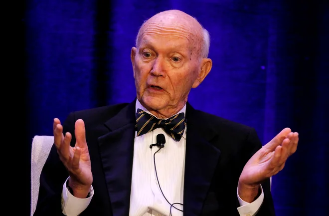 Avstronavt Michael Collins je Naso zapustil le pol leta po vrnitvi z Lune. Nekaj časa je bil državni uradnik, nato ustanovni direktor muzeja letalstva in astronavtike Smithsonian. FOTO: Joe Skipper/Reuters
