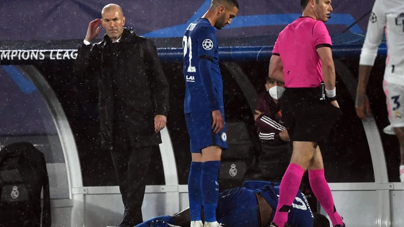Fotografija: Zinedine Zidane (levo) je tudi v čevljih trenerja tako uspešen, kot je bil nekoč na igrišču. FOTO: Pierre-philippe Marcou/AFP