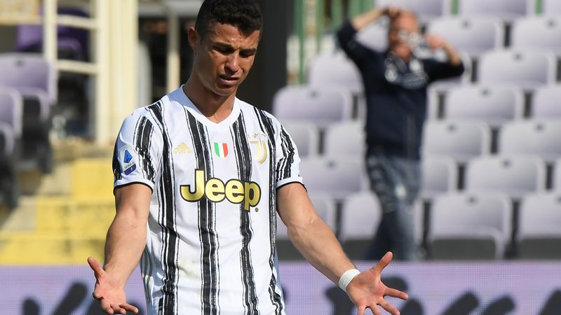 Fotografija: Slaba sezona Juventusa in za vselej največjih zahtev povprečna Cristiana Ronalda nakazuje Portugalčevo slovo od črno-belih in Italije. FOTO: Alberto Lingria/Reuters