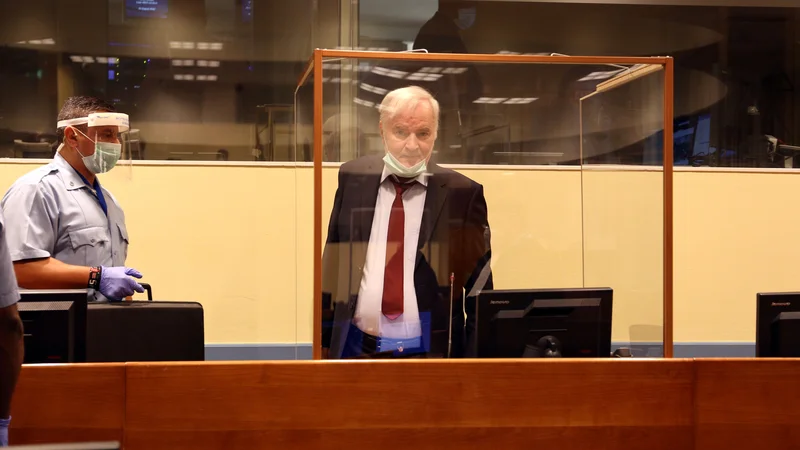 Fotografija: Mladić je pred sodiščem zatrjeval, da je bil proti svoji volji vključen v vojno v BiH, sodišče pa je označil za otroka zahodnih sil. FOTO: Un-irmct prek Reuters