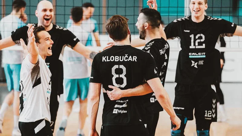 Fotografija: Odbojkarji kamniškega Calcita so s prepričljivo zmago v finalu pokalnega tekmovanja proti moštvu ACH Volley osvojili prvo lovoriko v sezoni. FOTO: Facebook