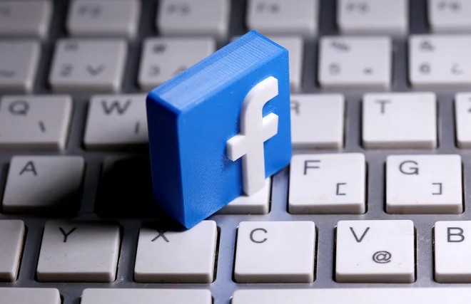 Facebook je med epidemijo covid-19 povečal predvsem prihodke od oglasov.<br />
FOTO: Dado Ruvić/Reuters
