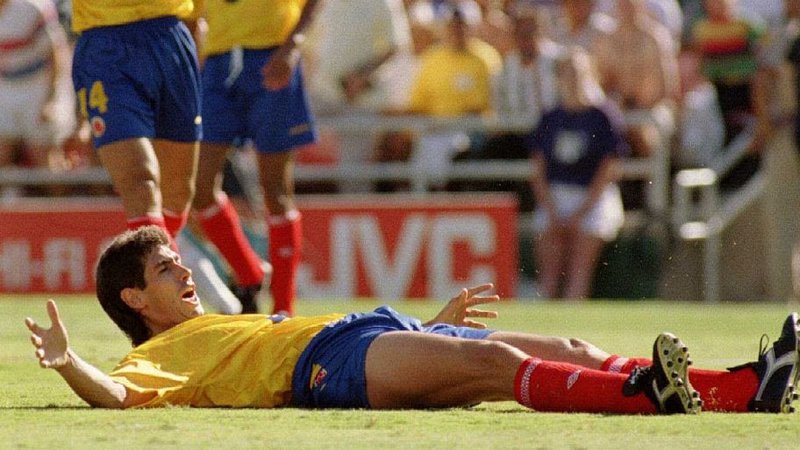 Fotografija: Andresa Escobarja je zadetek v lastno mrežo na SP 1994 stal življenja, na fotografiji v nesrečnem trenutku, ko je dojel, da je dosegel avtogol. FOTO: fifa world cup