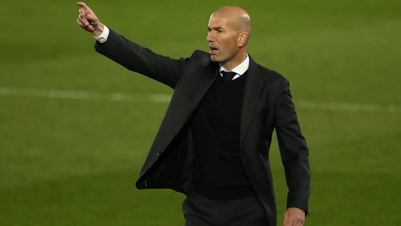Fotografija: Realov trener Zinedine Zidane igra tvegano igro. FOTO: Susana Vera/Reuters