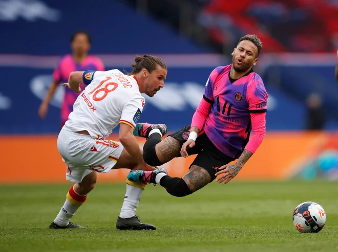 Ali Neymarjev štab zastopnikov pripravlja poletno prestopno senzacijo za vrnitev v Barcelono? FOTO: Gonzalo Fuentes/Reuters