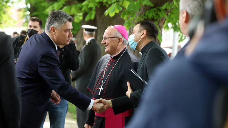 Fotografija: Zoran Milanović (levo) je vse bolj jezen zaradi ideoloških tem in odnosa vladajočih do NDH ter ustaškega pozdrava Za dom spremni. FOTO: Željko Hajdinjak/Cropix