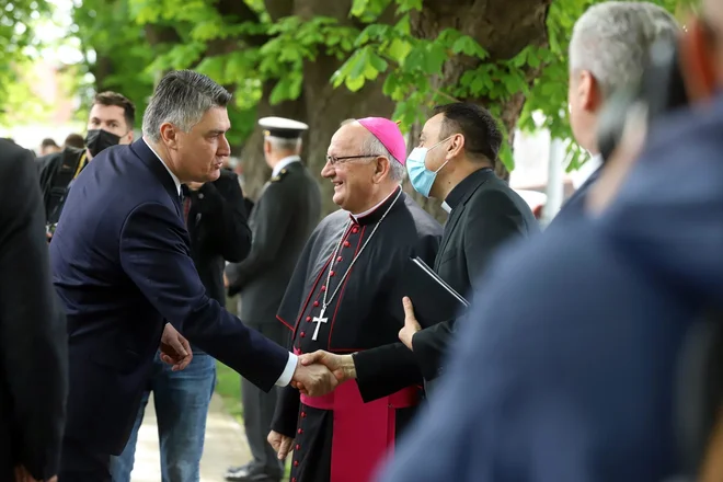 Zoran Milanović (levo) je vse bolj jezen zaradi ideoloških tem in odnosa vladajočih do NDH ter ustaškega pozdrava <em>Za dom spremni</em>. FOTO:&nbsp;Željko Hajdinjak/Cropix