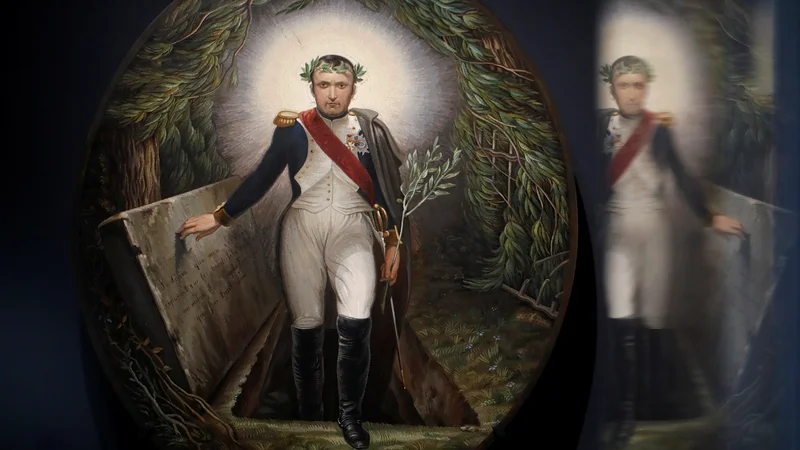 Med 15-letno vladavino je Napoleon dal Franciji civilni zakonik ter številne institucije današnje države, kot so državni svet, Banka Francije, gimnazije, upravne službe. Na fotografiji delo Horacea Verneta <em>Napoleon vstaja iz groba</em>.<br />
Foto Sarah Meyssonnier/Reuters