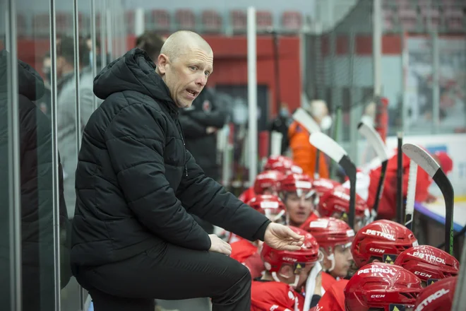 Mitja Šivic nad učinkom svojih hokejistov na tekmi št. 2 ni bil navdušen. FOTO: Jure Eržen/Delo