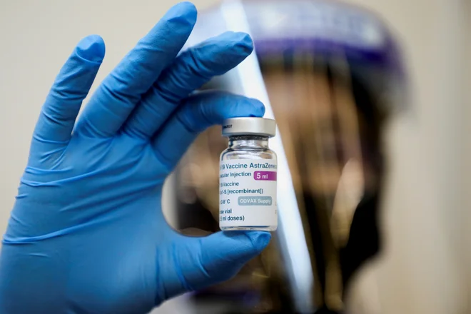 S hitrimi in povečanimi zmogljivostmi proizvajalca&nbsp;Pfizer-Biontech&nbsp;nadomeščajo izpad zaradi cepljenja z AstroZeneco. FOTO: Lim Huey Teng/Reuters
