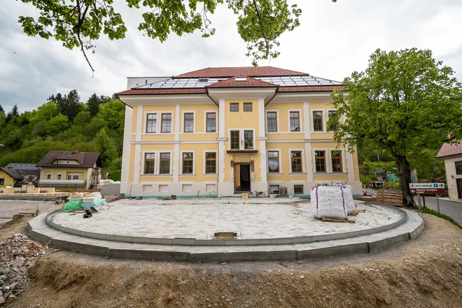 Za center kranjske čebele v nekdanji osnovni šoli bo EU namenila dva milijona evrov. FOTO: Gašper Stopar