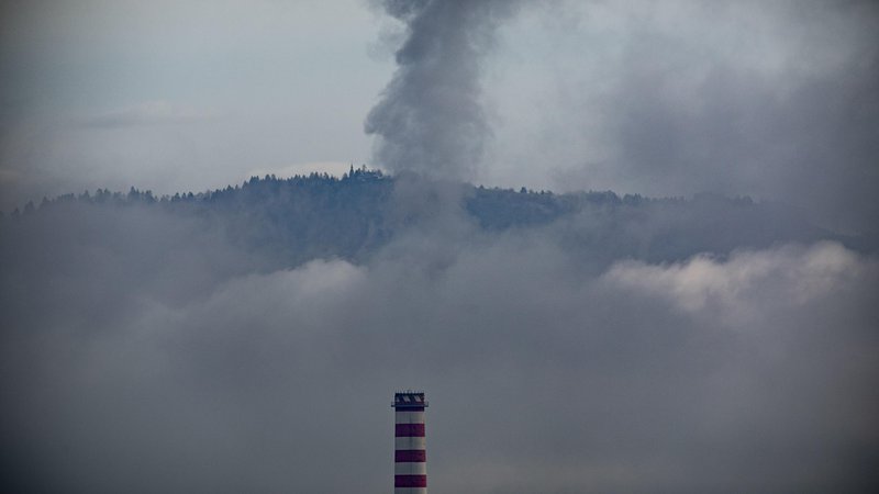 Fotografija: Iz Toplarne Ljubljana naj bi v Moravče prepeljali 6000 ton pepela in žlindre: za vsakega Moravčana tono. FOTO: Voranc Vogel/Delo