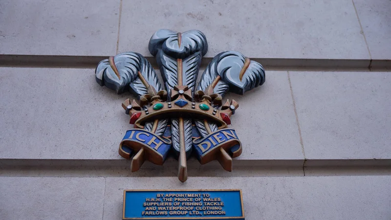 Fotografija: V registru britanskega združenja prejemnikov kraljevih jamstev je trenutno več kot 800 podjetij iz restavratorstva, gradbeništva, avtomobilizma, tehnologije, modne industrije ... Foto Shutterstock