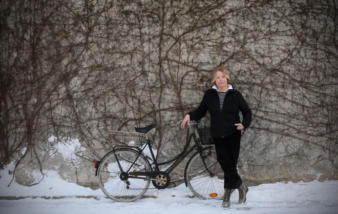 Vsakokratna vračanja k pisanju Mete Hočevar (in to velja za obe knjigi) skoraj nekakšna nuja, ki počasi sestavlja jasnejšo predstavo o prebranem in še bolj: sporočenem. FOTO: JURE ERŽEN