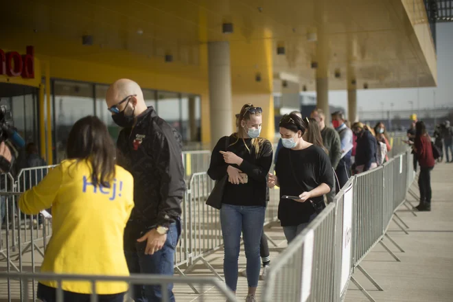 Slovenski potrošniki so v marcu na široko odprli denarnice za nakupe. FOTO: Jure Eržen/Delo
