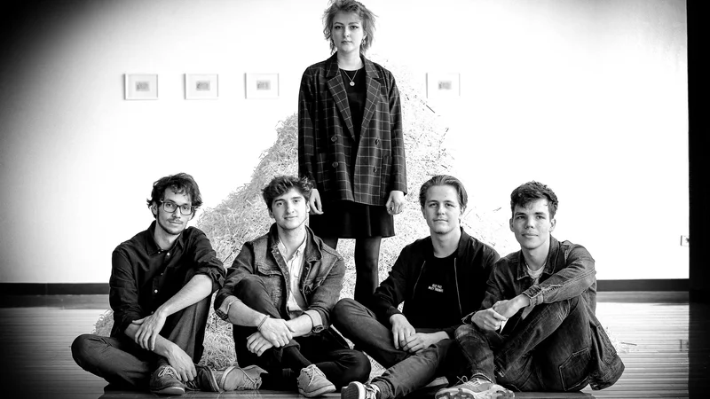 Fotografija: Ljubljanska indie pop skupina Regen bo zvečer imela spletni koncert iz Kina Šiška. FOTO: Jože Suhadolnik/Delo